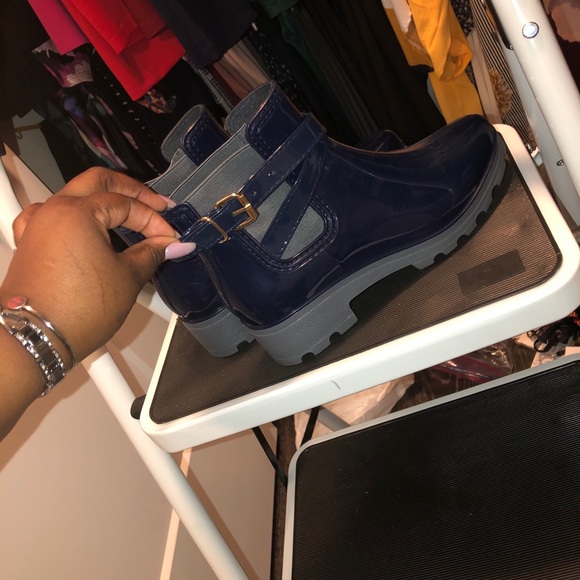 Navy Crisscross Rainboots - Picture 2 of 7